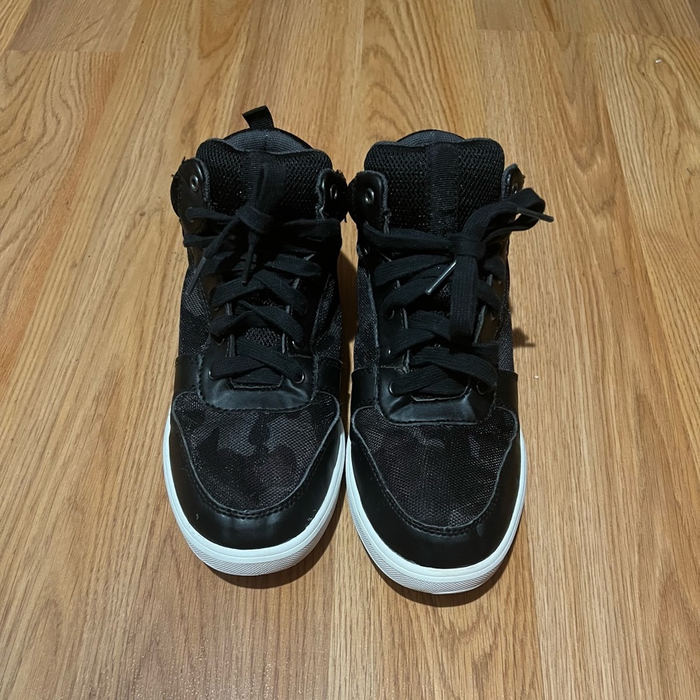 ART CLASS  by  Target youth Boys black camo hight top sneakers